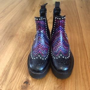 Women’s slip on boot